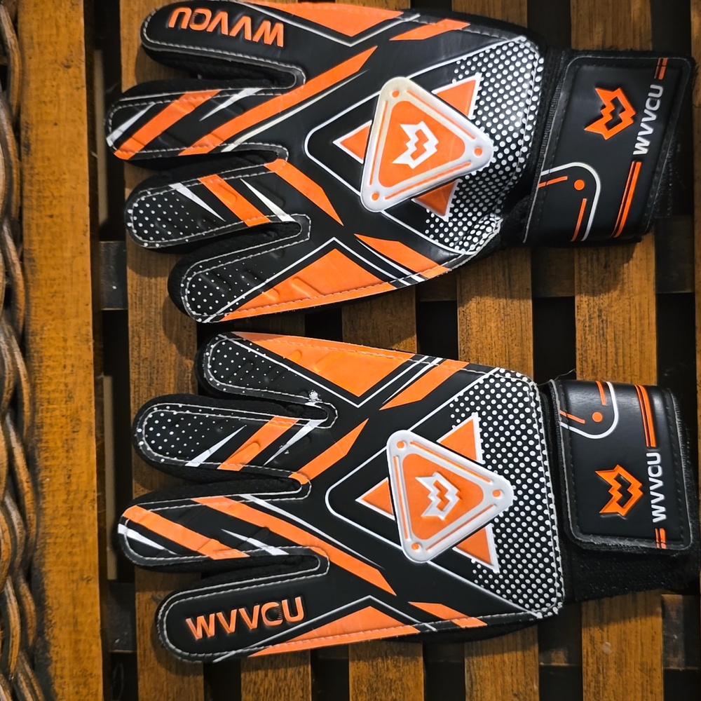 WYVCU Goalkeeper Gloves – Black/Orange – Soccer